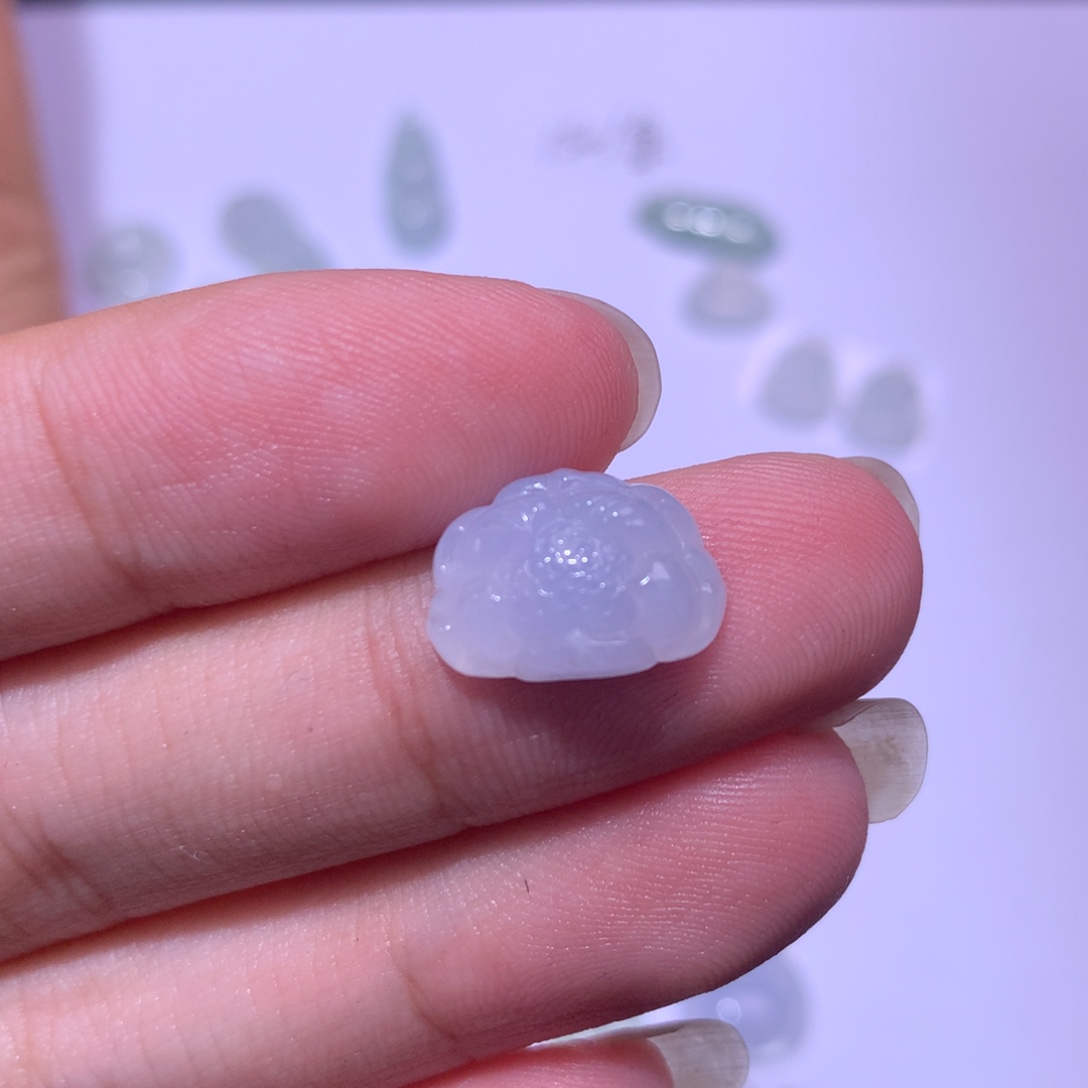 翡翠未镶嵌颈饰花