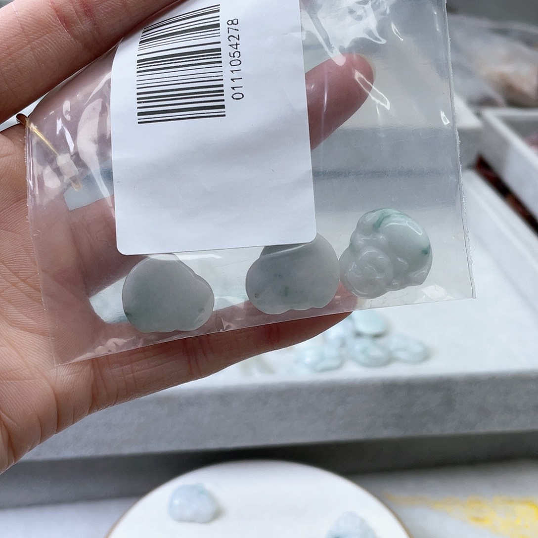 翡翠颈饰未镶嵌塌***肉佛公吊坠300