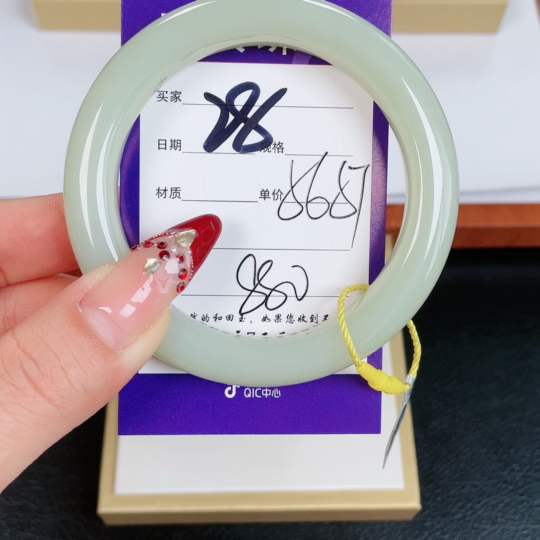 和田玉手镯未镶嵌