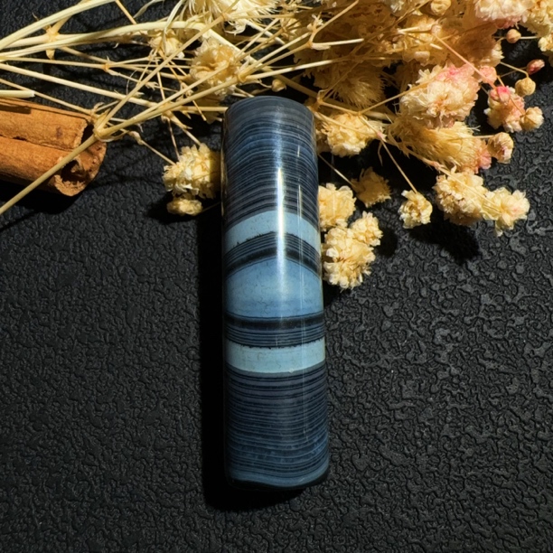 缠丝玛瑙篮沁珠子