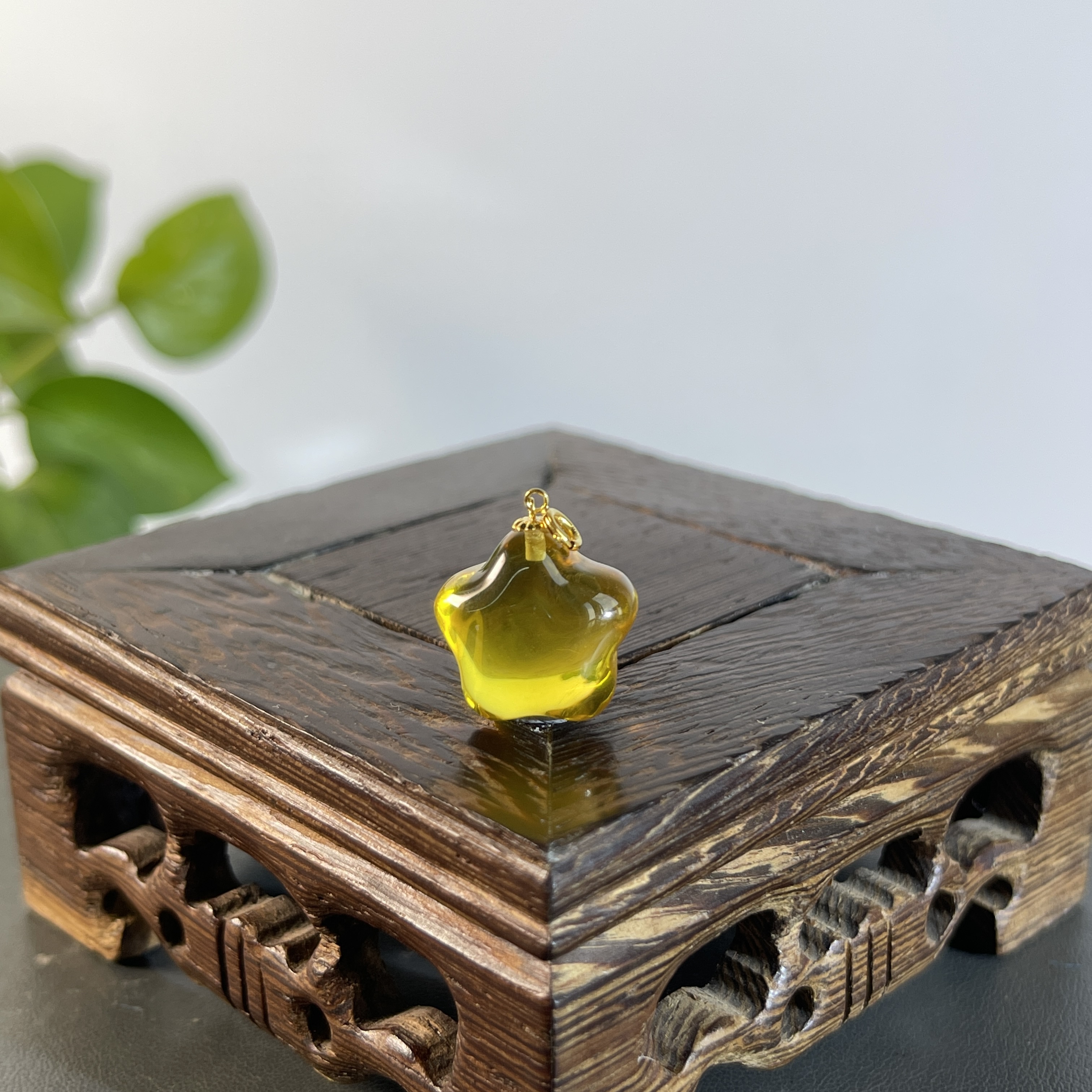 JXW31-017  琥珀-18K扣星星吊坠