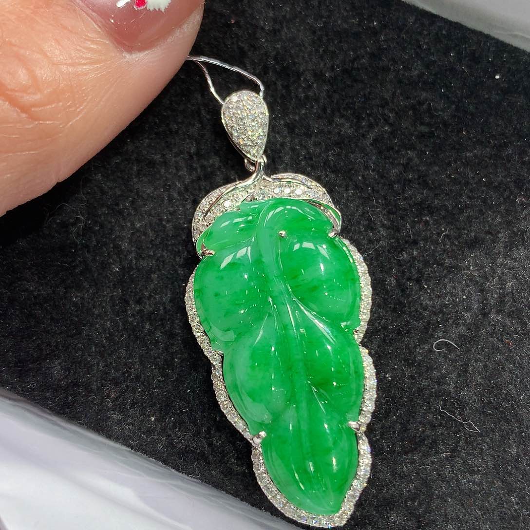 翡翠吊坠(赠链)18K金镶嵌