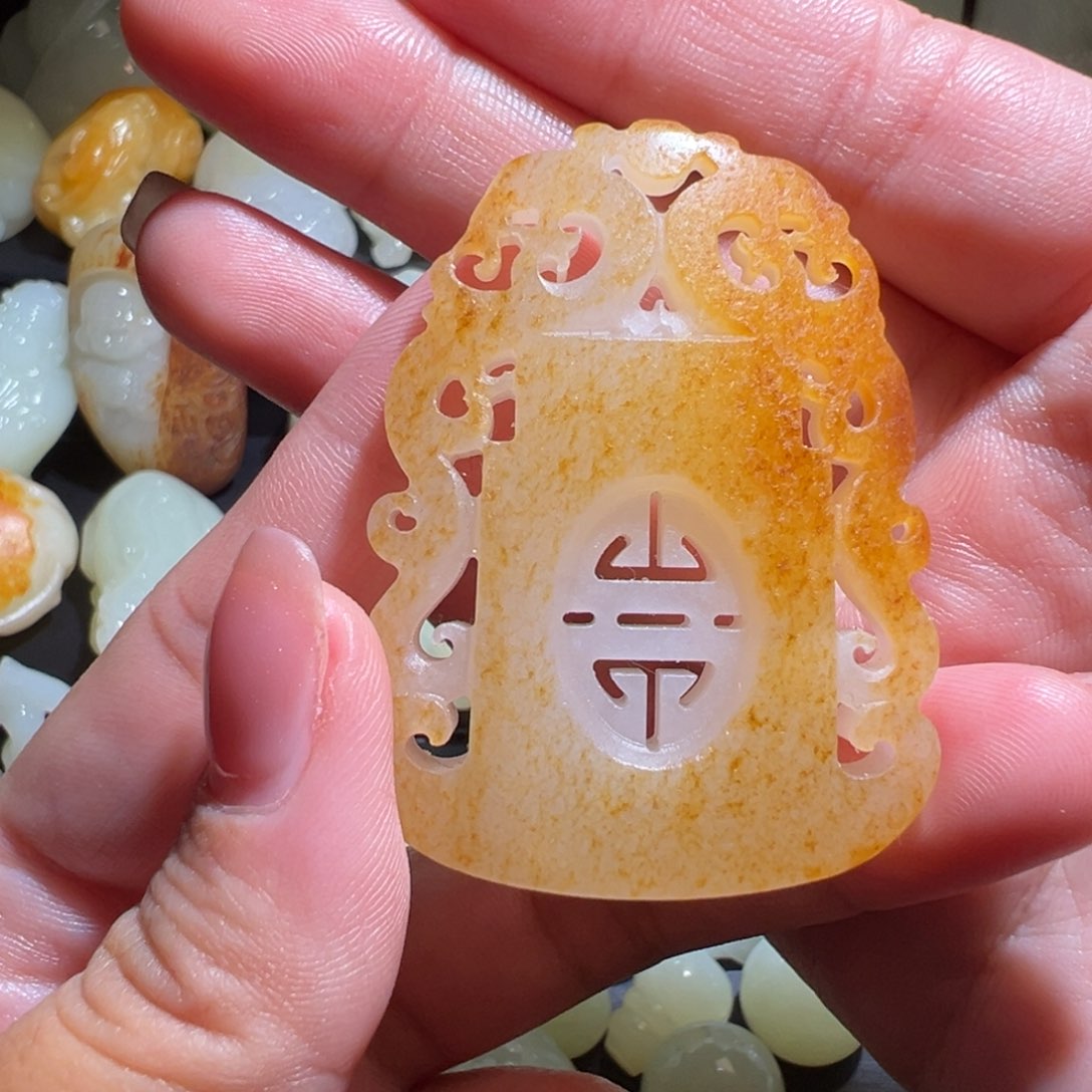 未镶嵌和田玉车挂路*