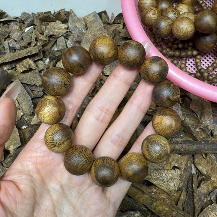 沉香手串白棋一条