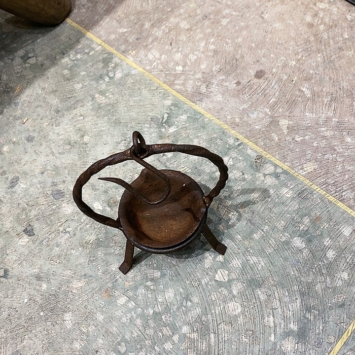 老式铜器古朴厚重