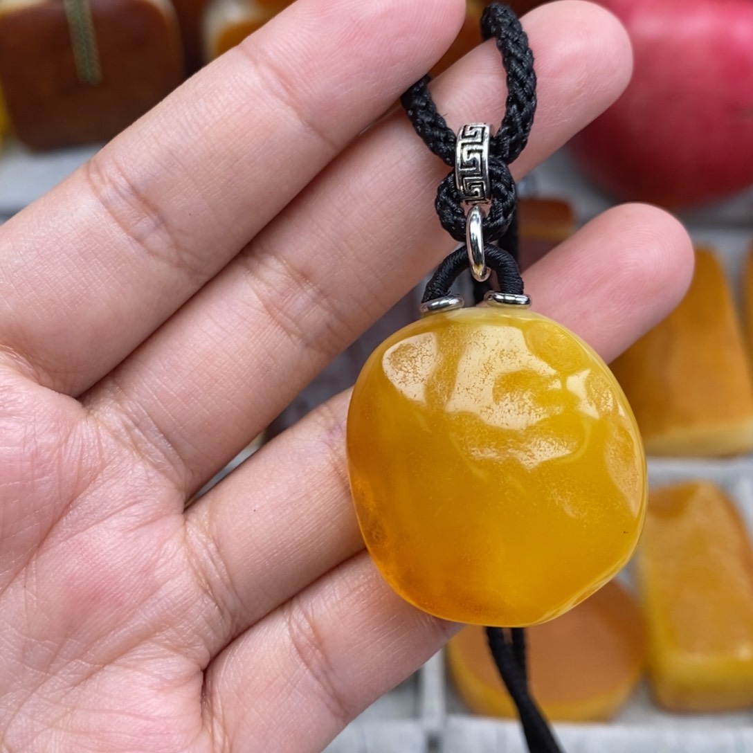 琥珀吊坠(赠链)未镶嵌