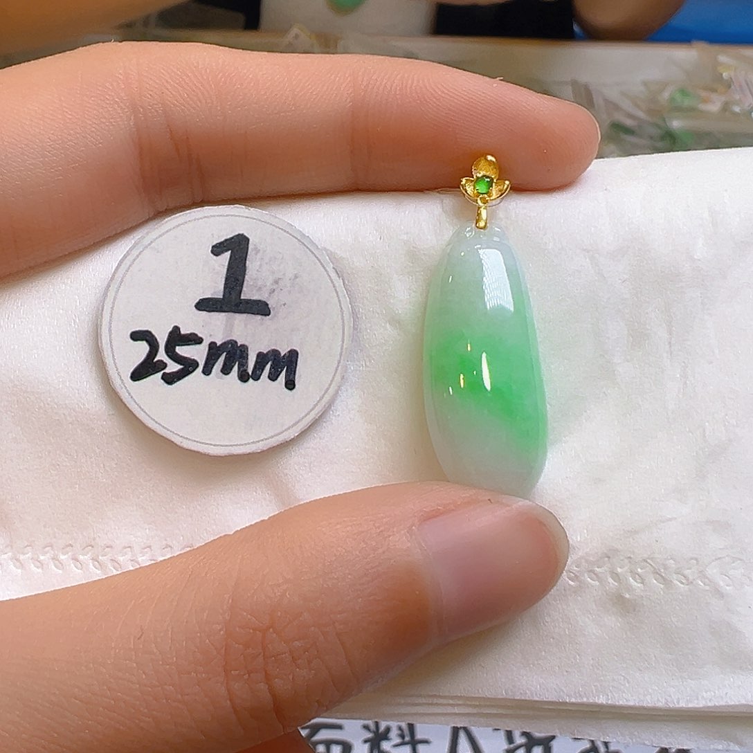 翡翠颈饰18K金镶嵌翡翠