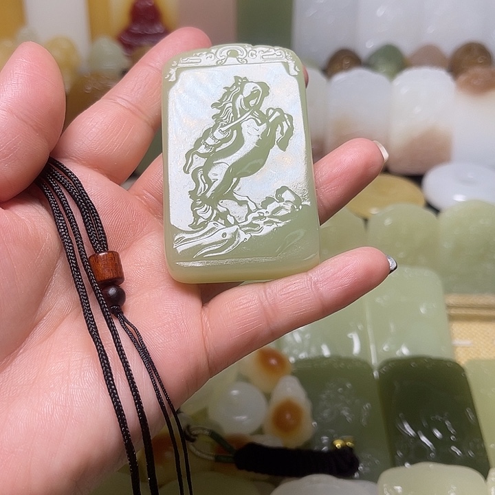 J***R和田玉未镶嵌颈饰