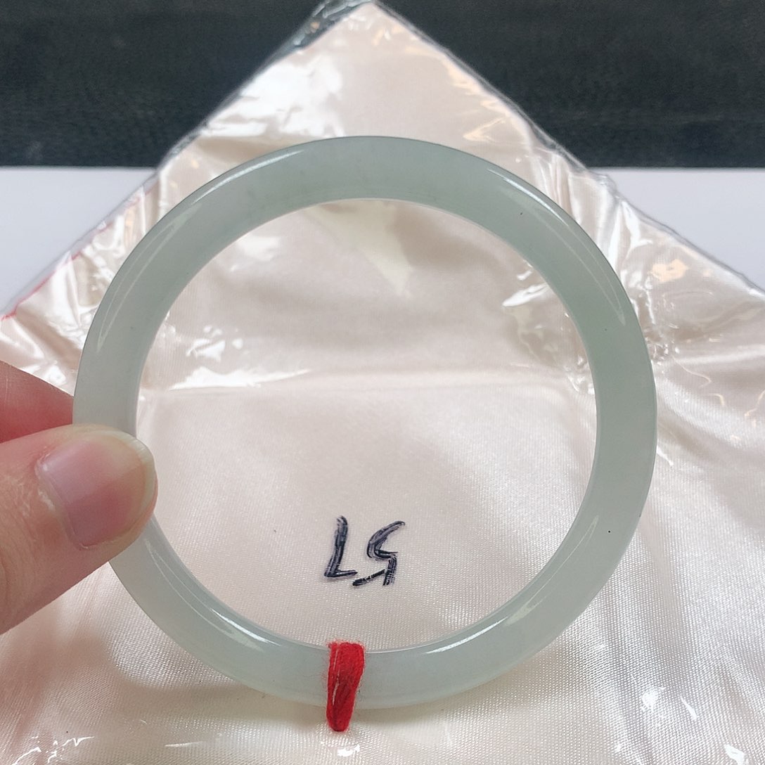 未镶嵌手镯（圆镯）翡翠335