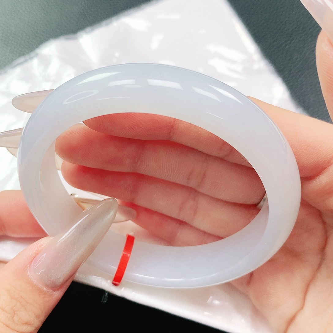 翡翠手镯未镶嵌57圈