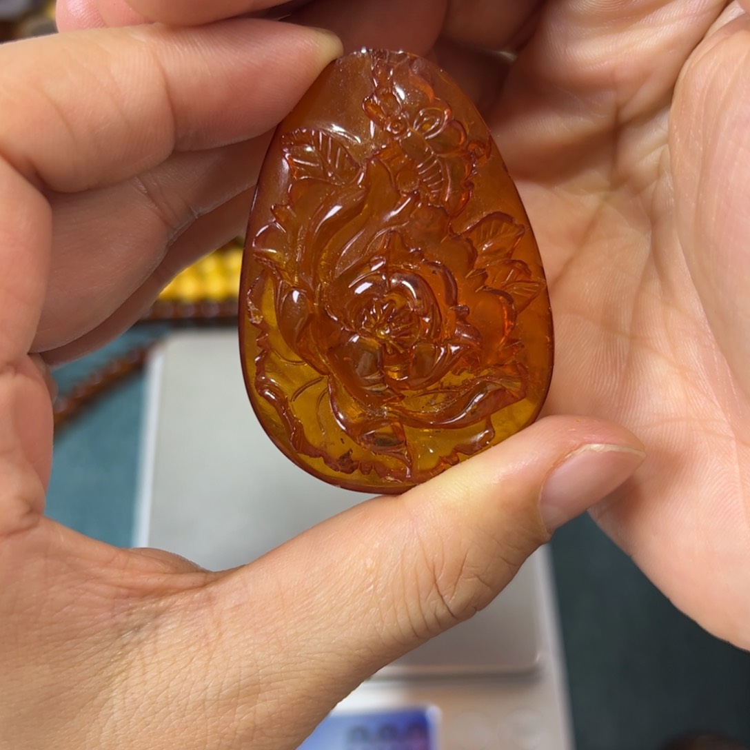 未镶嵌琥珀珠宝奇石530