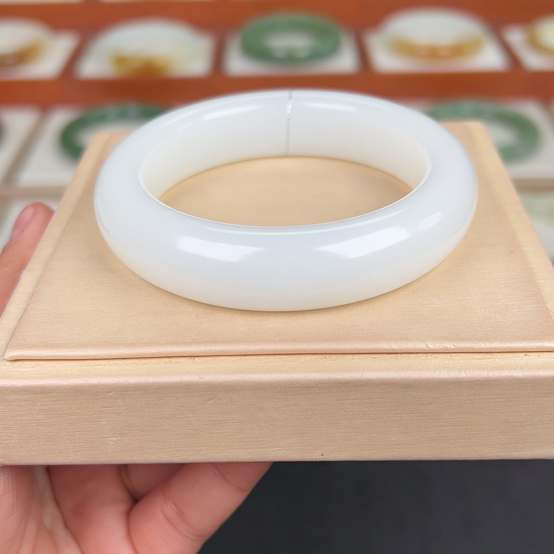 和田玉未镶嵌手镯白玉