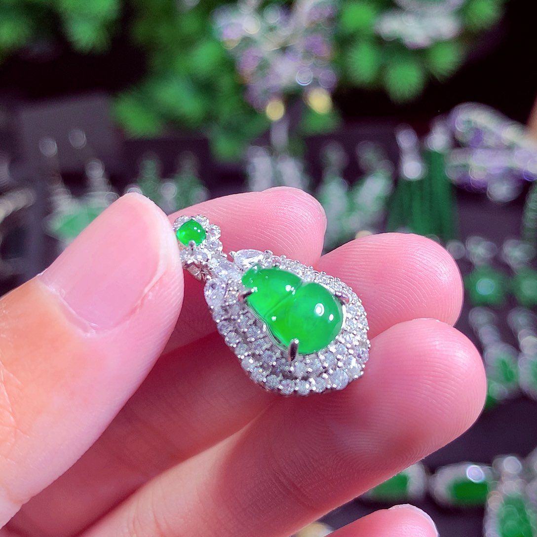 颈饰未镶嵌翡翠天然