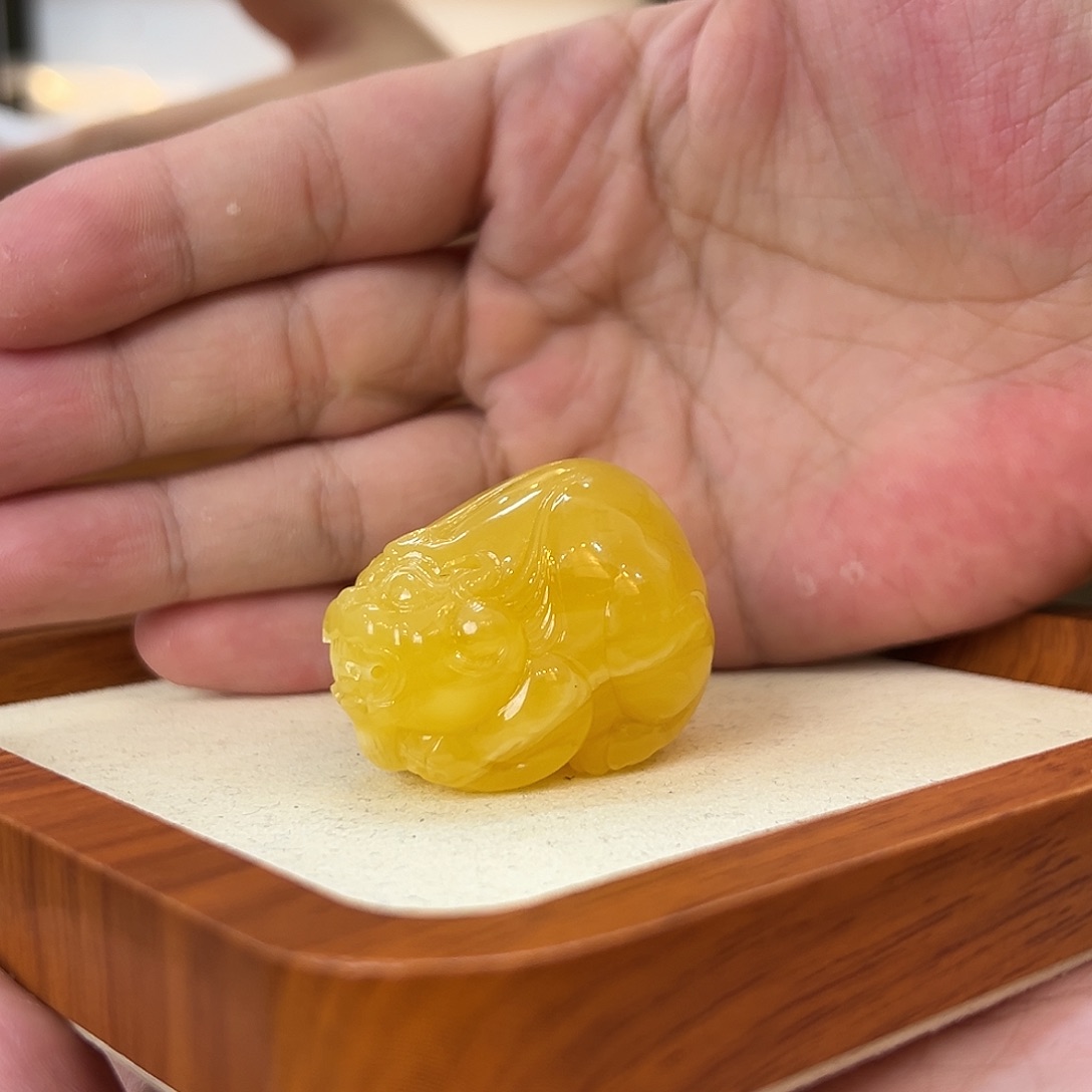 琥珀珠宝奇石未镶嵌