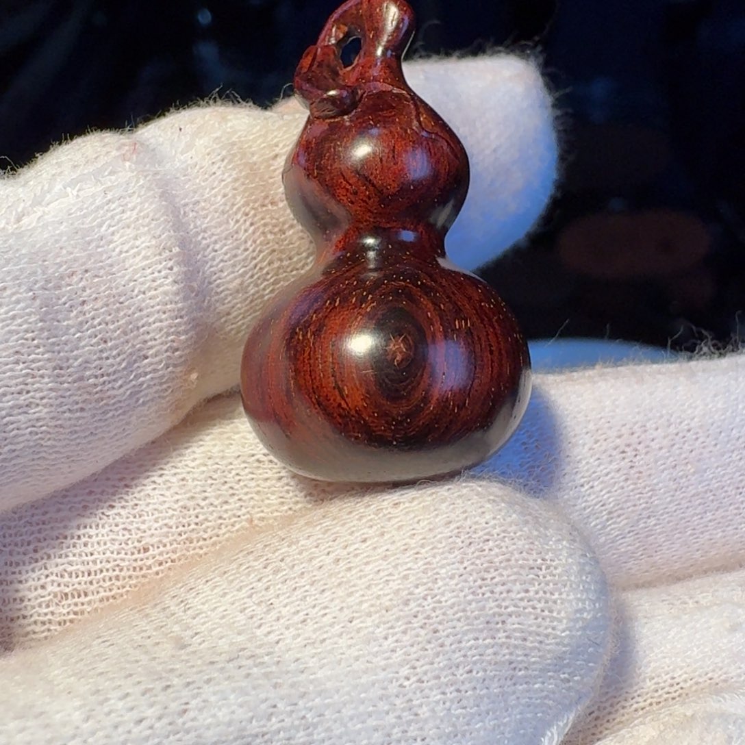 竣**翠印度小叶紫檀三味线古琴料葫芦挂件