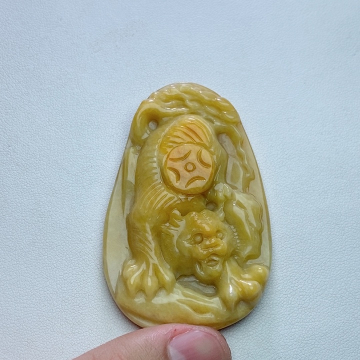 云***晓翡翠未镶嵌颈饰虎