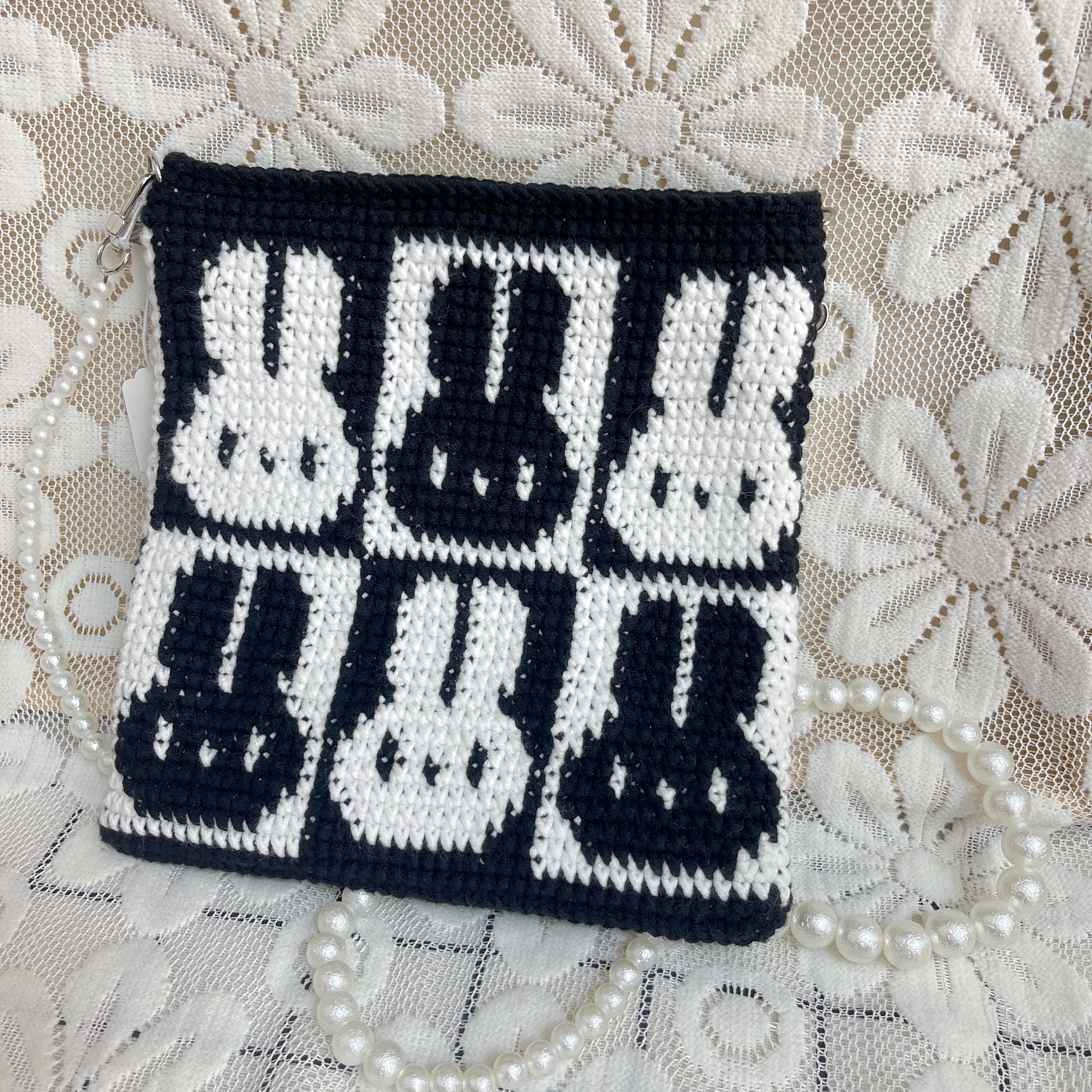 成品，毛线钩织兔子手机包