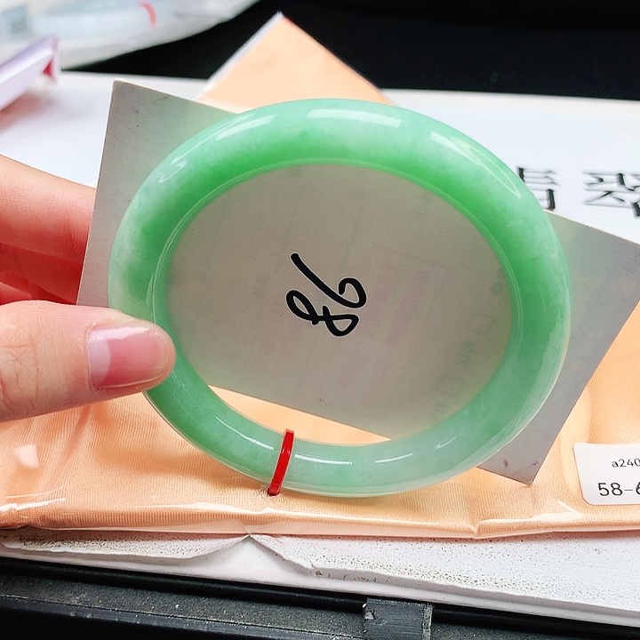 翡翠手镯（圆镯）未镶嵌缅甸天然a货手镯58