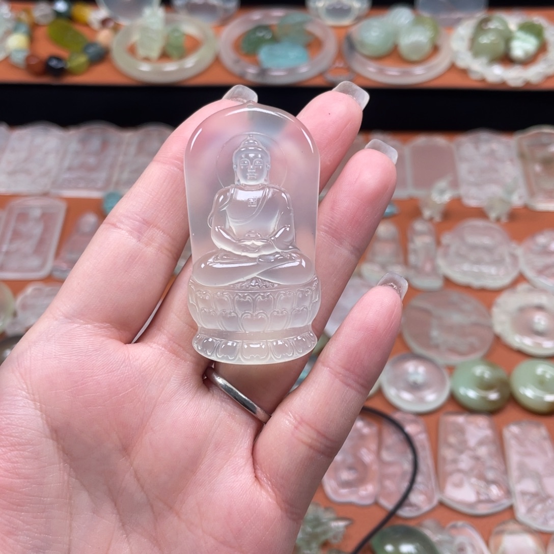 不***羊蛇纹石玉未镶嵌颈饰