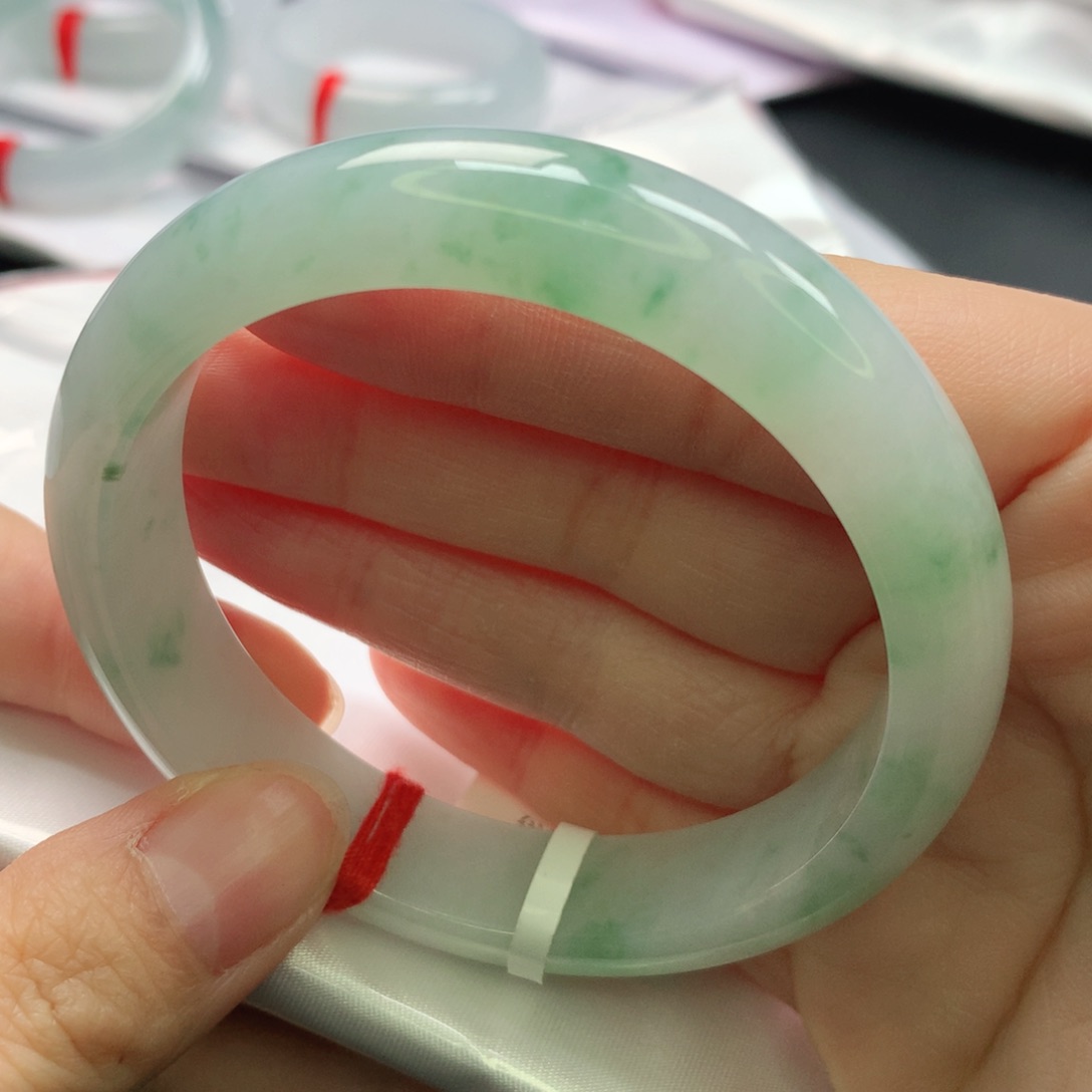 翡翠手镯未镶嵌5556圈