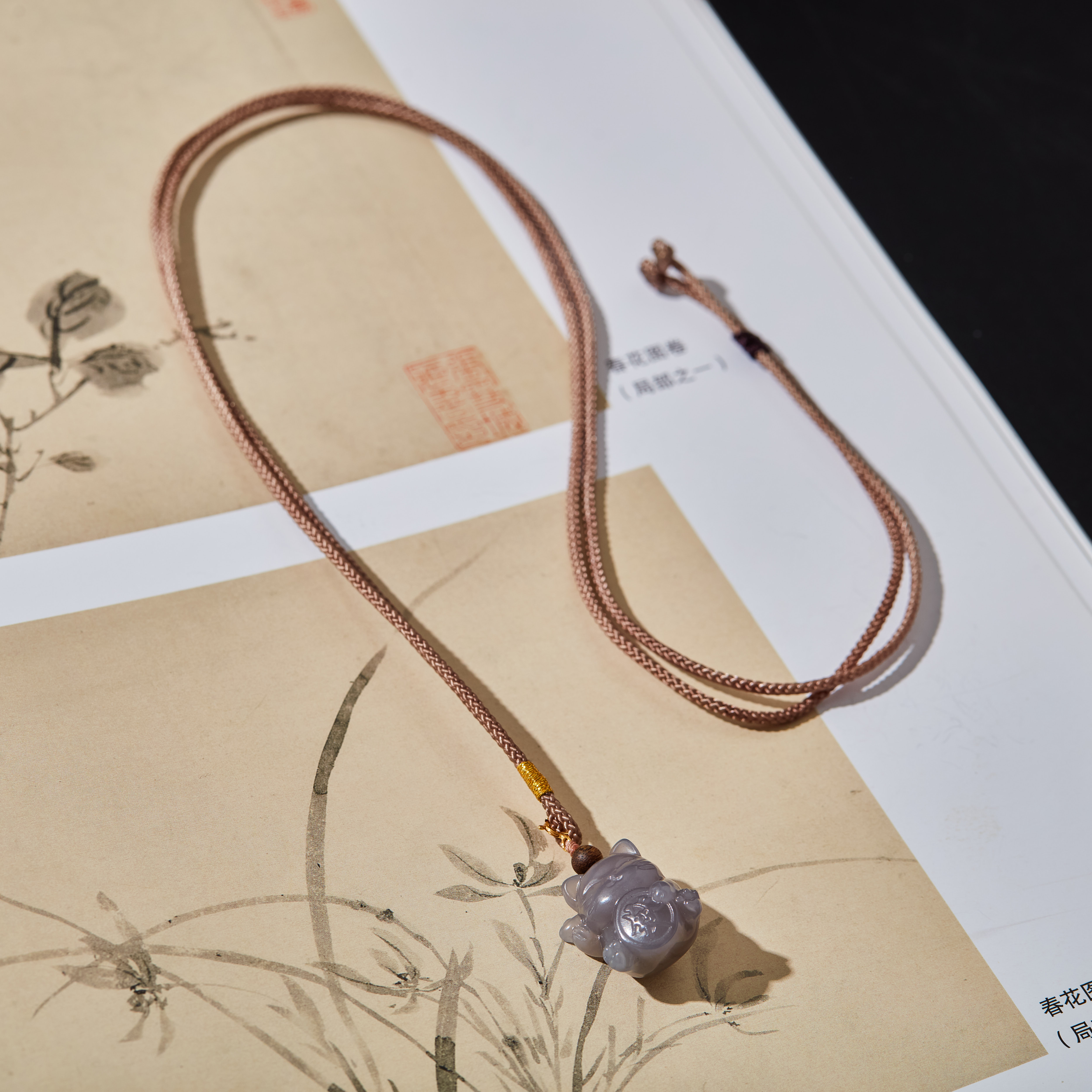 【云上雅岚】18K烟紫招财猫吊坠多样性发一#XYGD325007-C