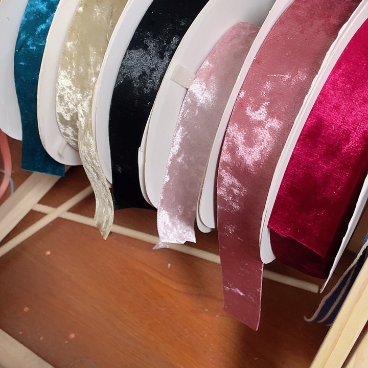 红色粉色黑色各10码 奈何