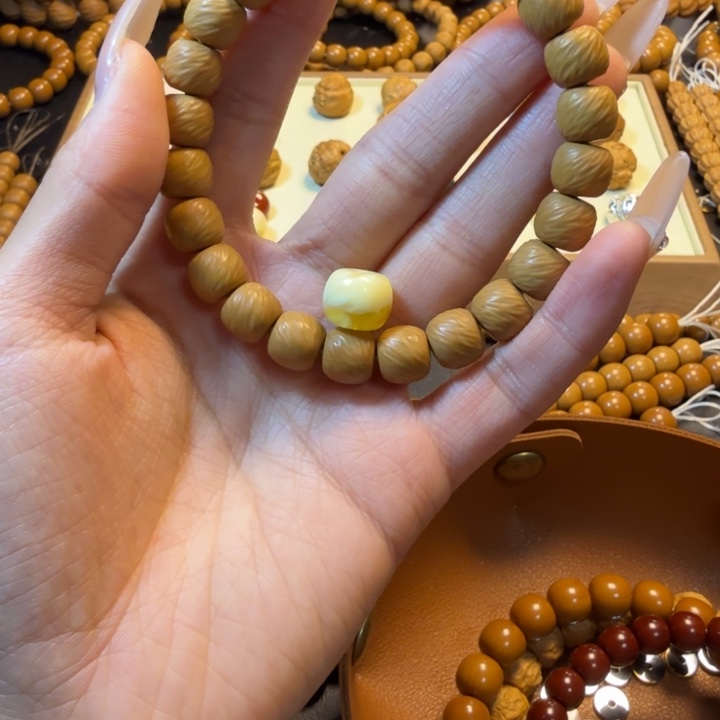 @***6猴头核桃吊坠云锦