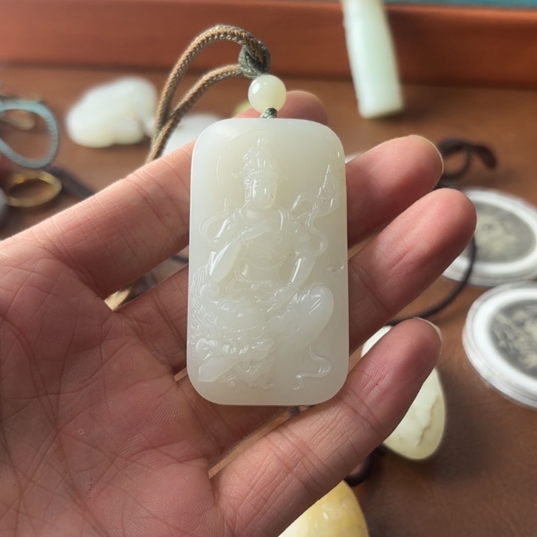 和田玉未镶嵌吊坠(赠链)