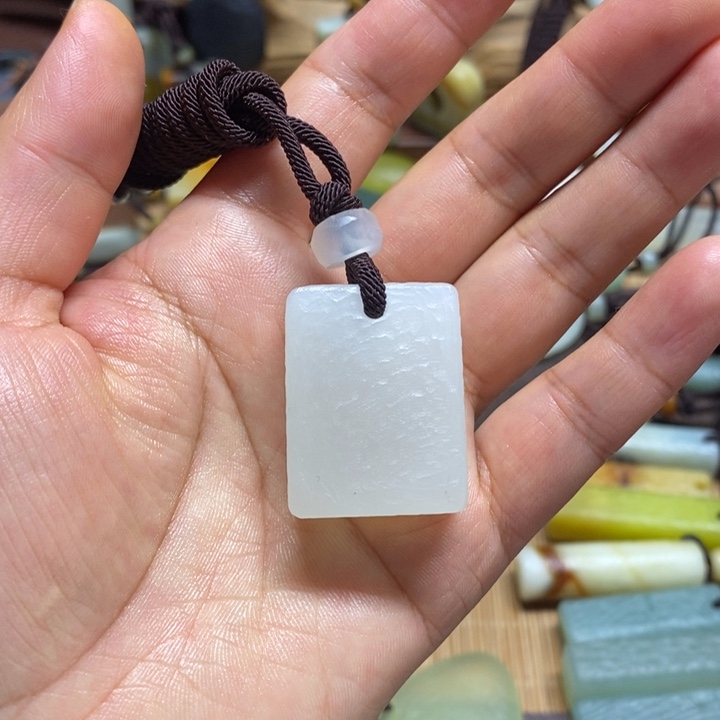 蛇纹石玉挂件未镶嵌