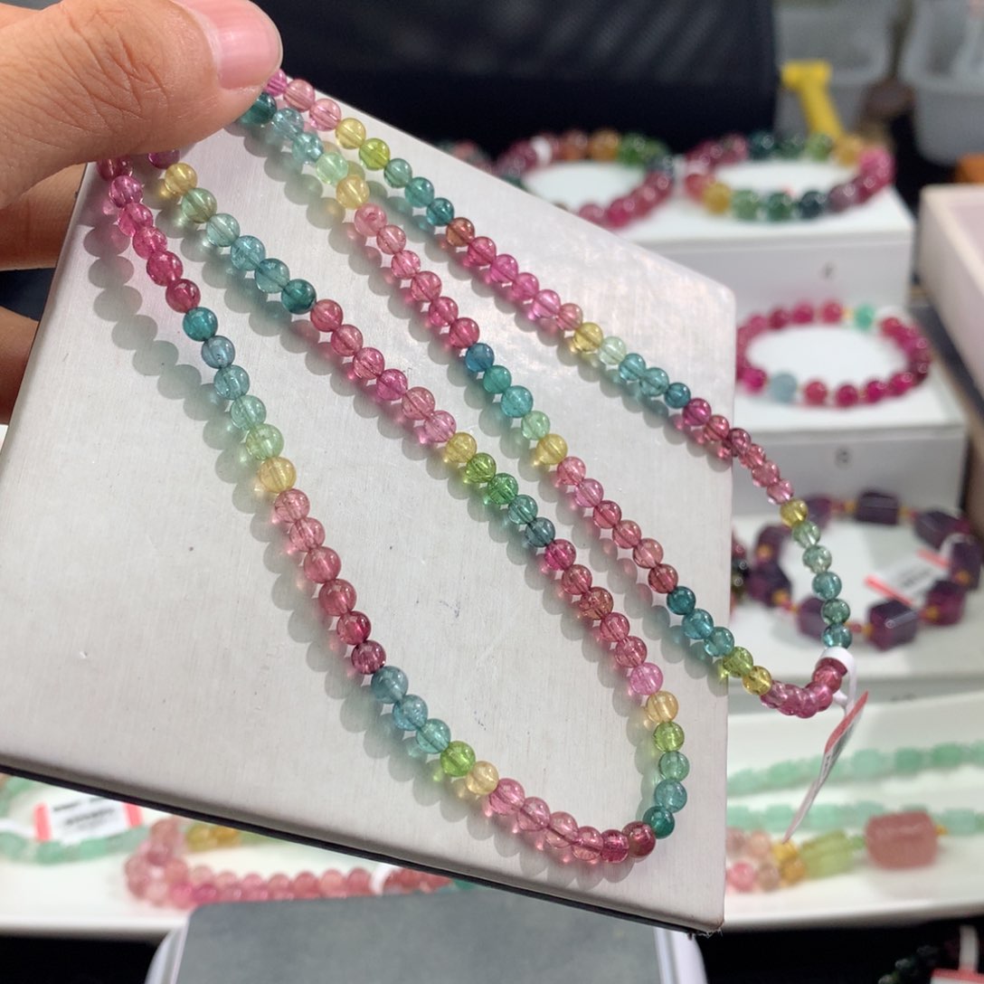 碧玺手链未镶嵌  4.3mm。      