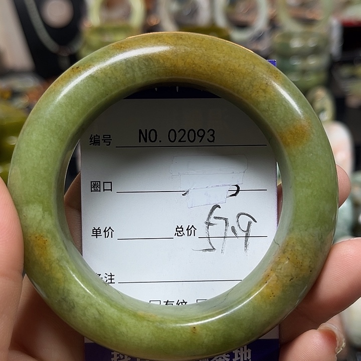 伊***莲蛇纹石玉未镶嵌手镯
