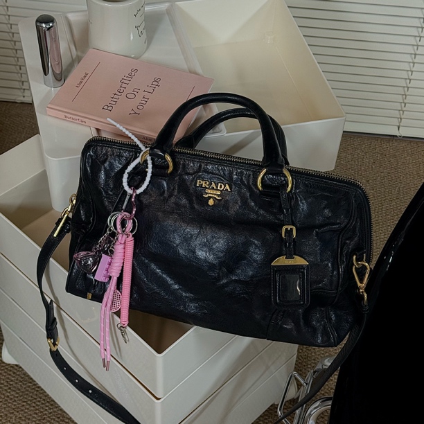 95新 Prada/普拉达 网红款黑色油蜡皮托特包