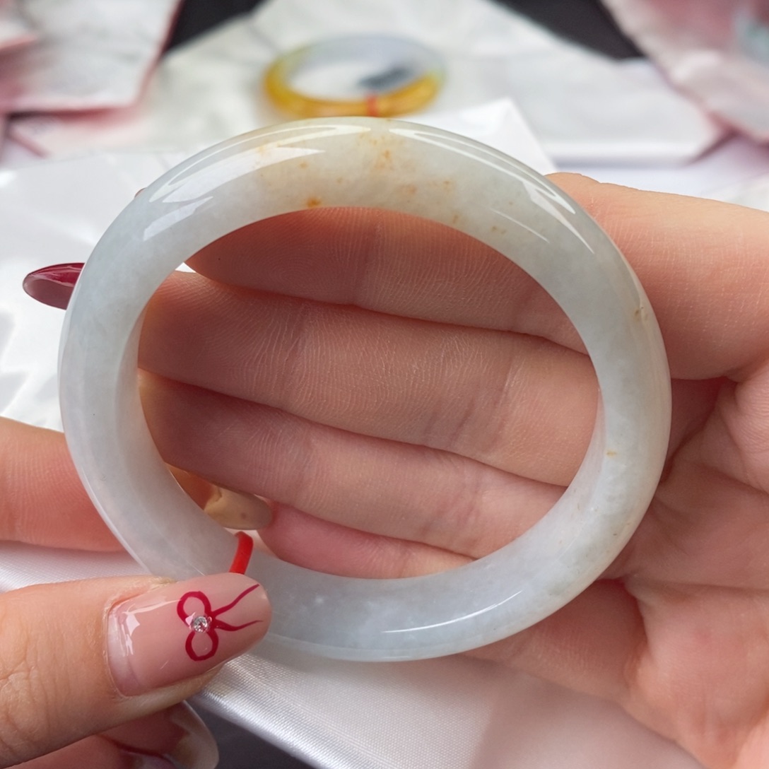 翡翠手镯未镶嵌55圈口