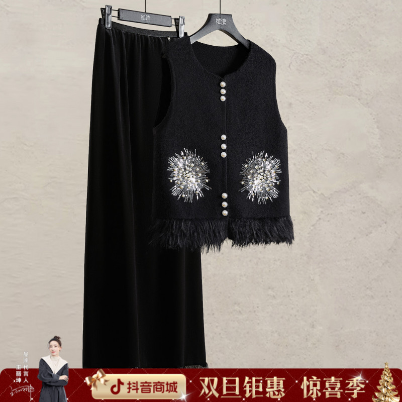 她池2025冬装新款女装气质钉珠亮片宽松款短款圆领马夹T54X8335J