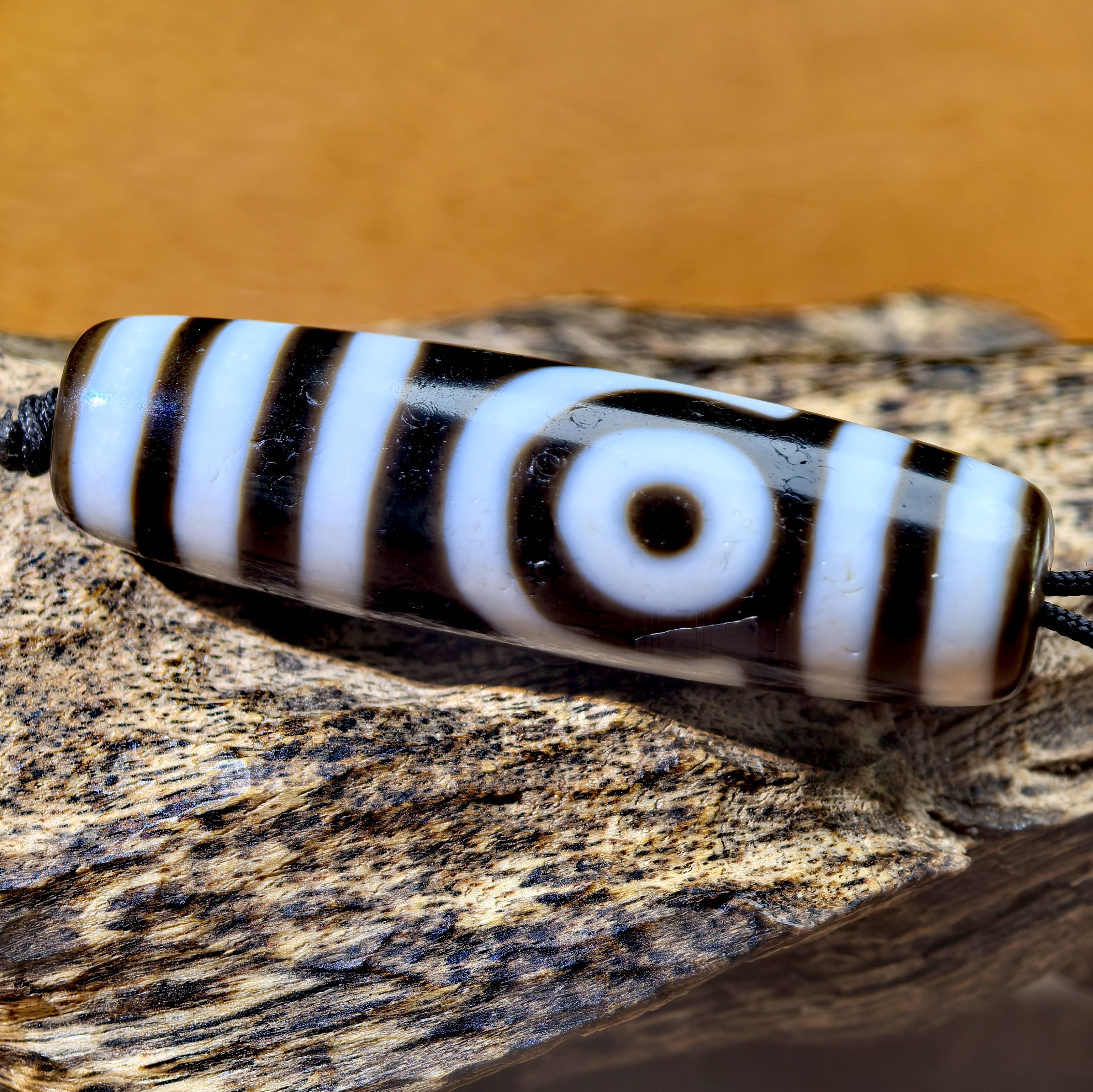 早期藏区流转台珠至纯黑白孔道沁色唯美如意两眼珠珠玛瑙玉髓锁骨