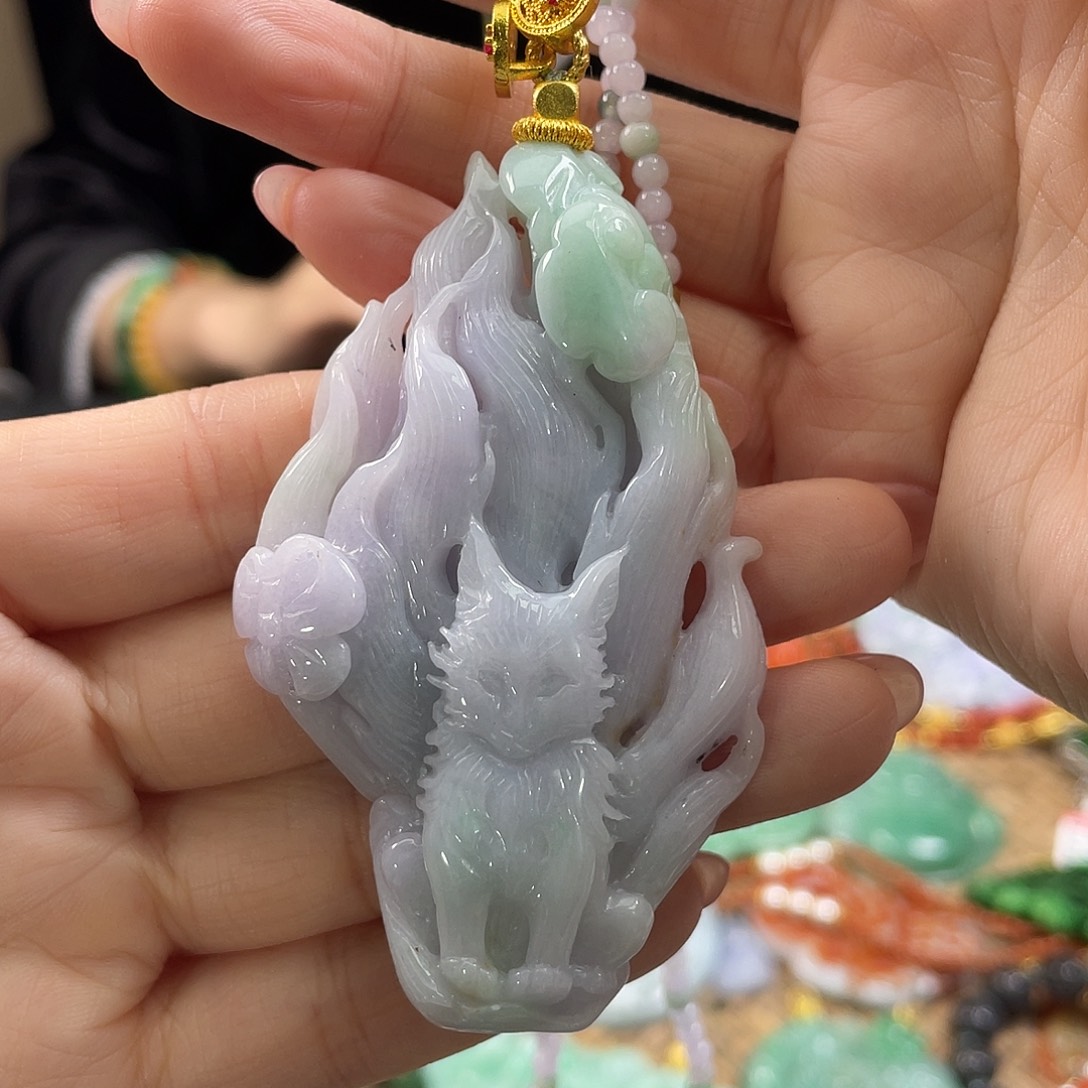 翡翠未镶嵌颈饰待编织