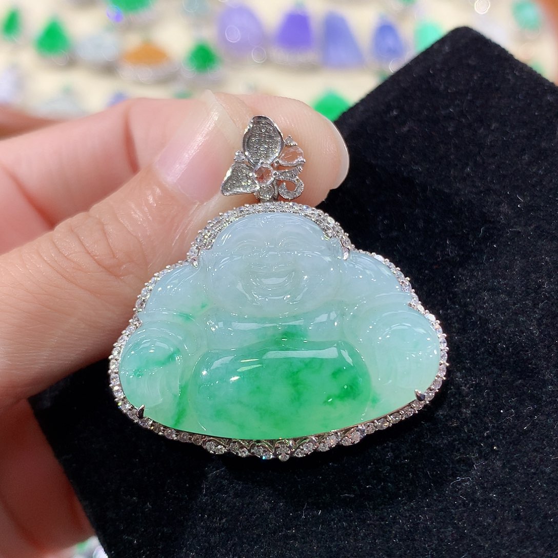 翡翠18K金镶嵌颈饰