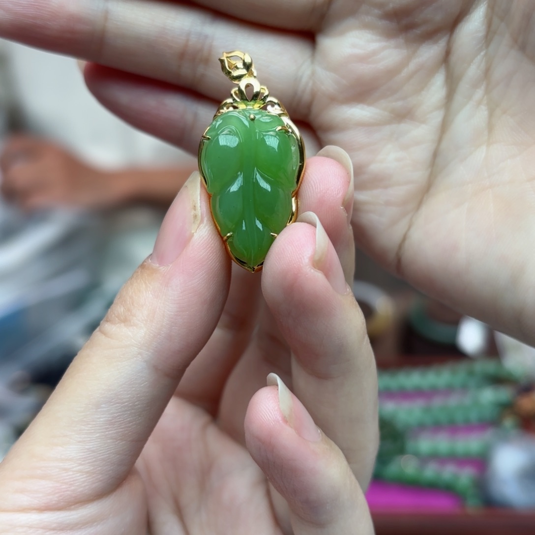 和田玉吊坠18K金镶嵌