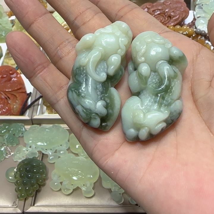 蛇纹石玉吊坠未镶嵌