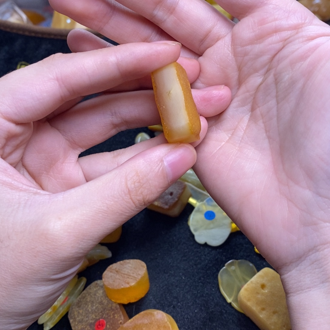 琥珀未镶嵌珠宝奇石