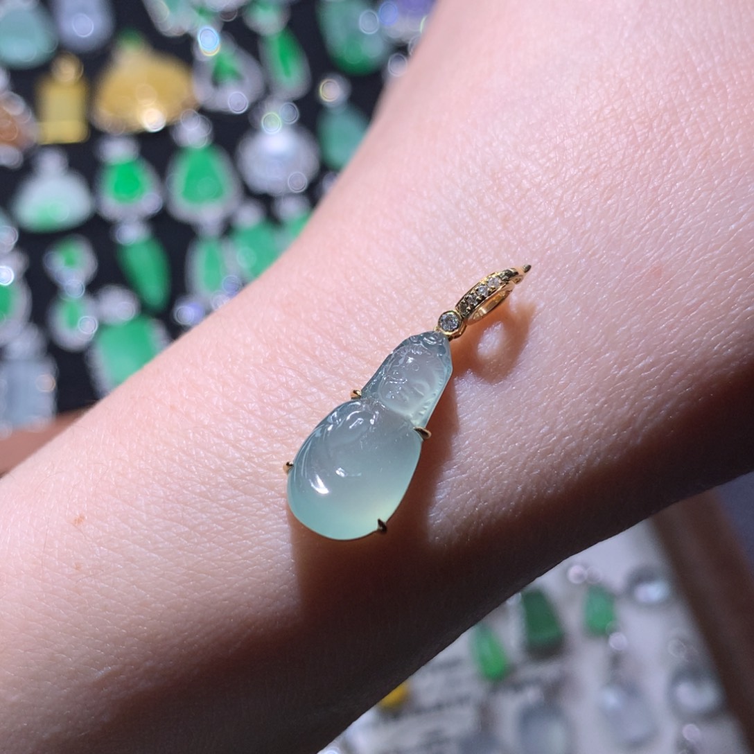 翡翠9K金镶嵌颈饰蓝胶底观音滴流