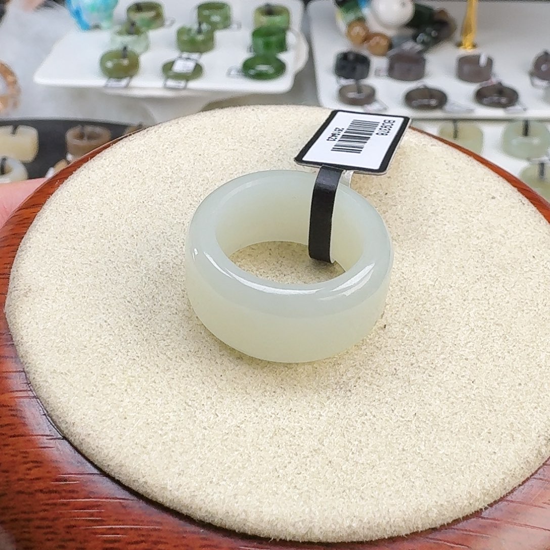 不***儿和田玉未镶嵌戒指X20俄白圆切直径17.9