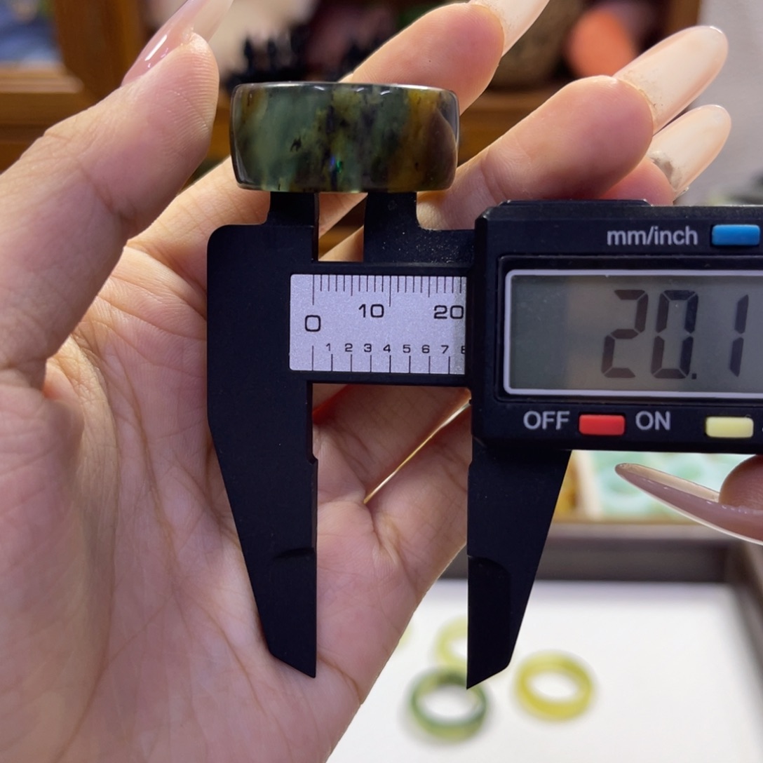 蛇纹石玉未镶嵌手镯152