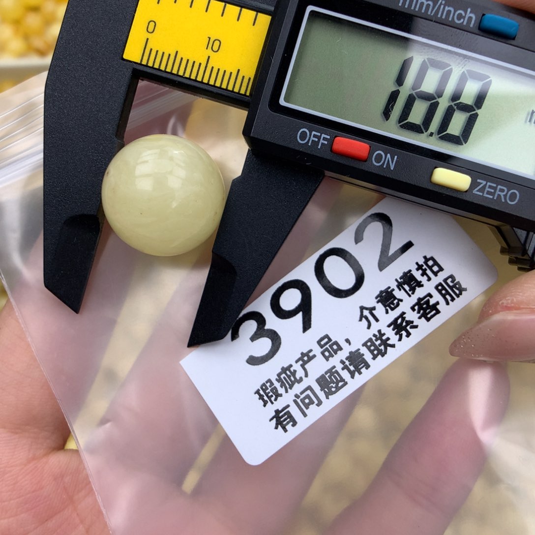 未镶嵌琥珀珠宝奇石