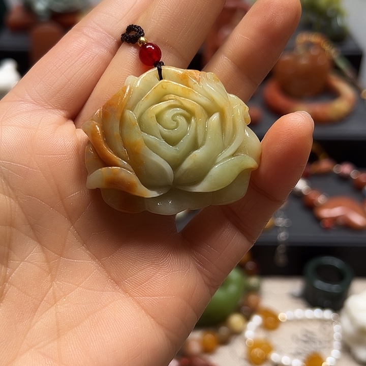 蛇纹石玉未镶嵌吊坠