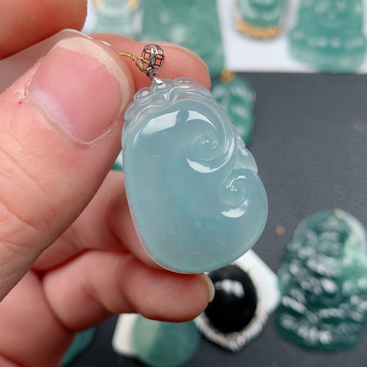 翡翠颈饰18K金镶嵌翡翠