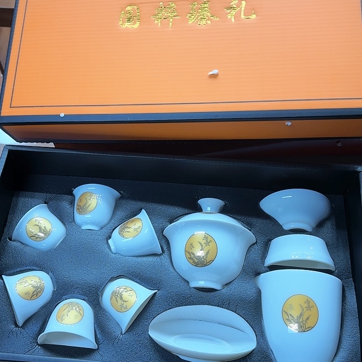 孤品茶具套装等。