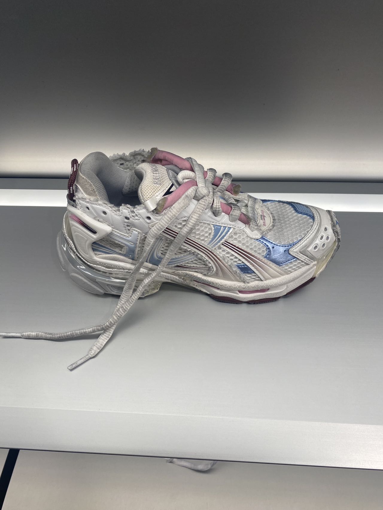 全新未使用 Balenciaga/巴黎世家 女款 粉蓝条纹runner鞋子 