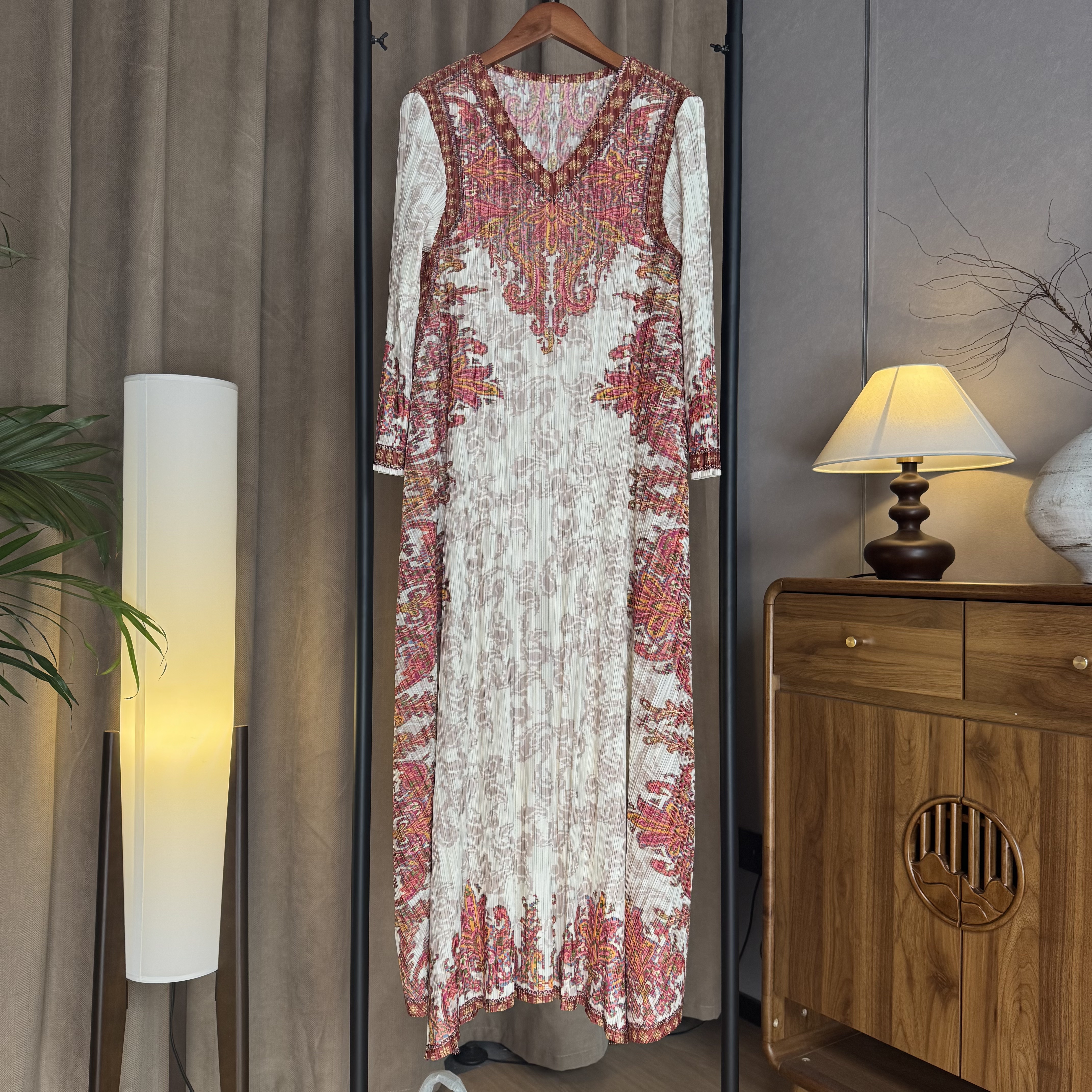 【澜木听风】2025夏季新款V领民族风褶衣显瘦褶皱波西米亚风连衣裙