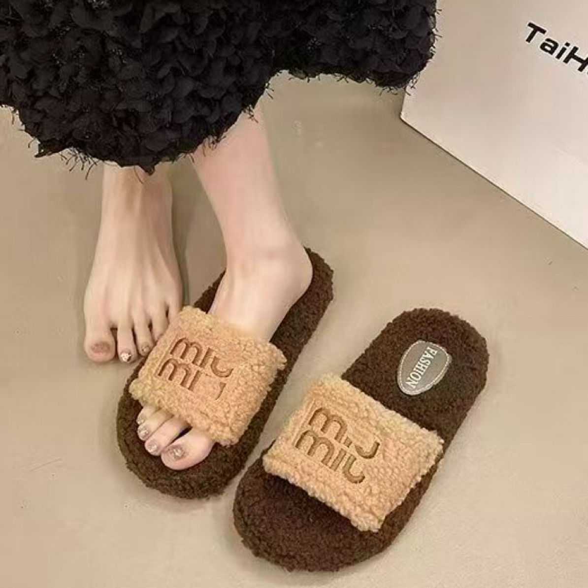 小白姐姐萌萌哒字母刺绣防滑一字拖